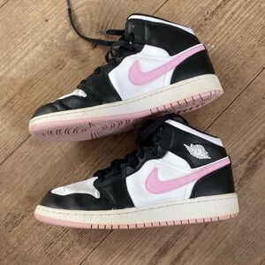 Nike Air Jordan’s pre owned 6.5 Y size cute 🥰